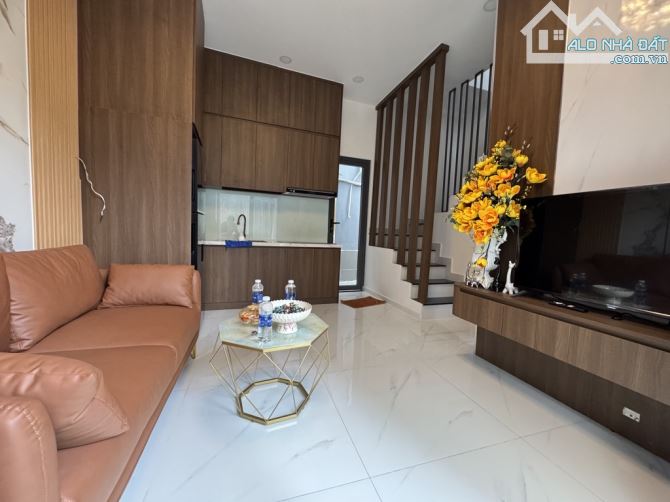 BÁN NHÀ HẺM HOÀNG HOA THÁM - BÌNH THẠNH - 2 TẦNG - 4.8M × 4M - NHỈNH 4 TỎI - 4