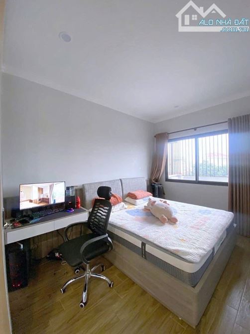 BÁN NHÀ NGUYÊN HỒNG - Ô TÔ ĐỖ CỬA - LÔ GÓC - 65M2 - 7 TẦNG - 7.2M MẶT TIỀN - DÒNG TIỀN CAO - 4