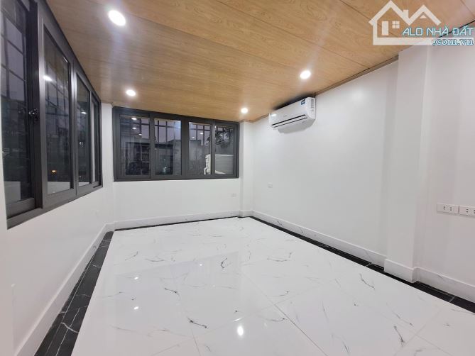 Tập thể 3 tầng Trần Đại Nghĩa, ngay khu Đh Bách Kinh Xây, gần vành đai 2.5 - 100m2 - 4