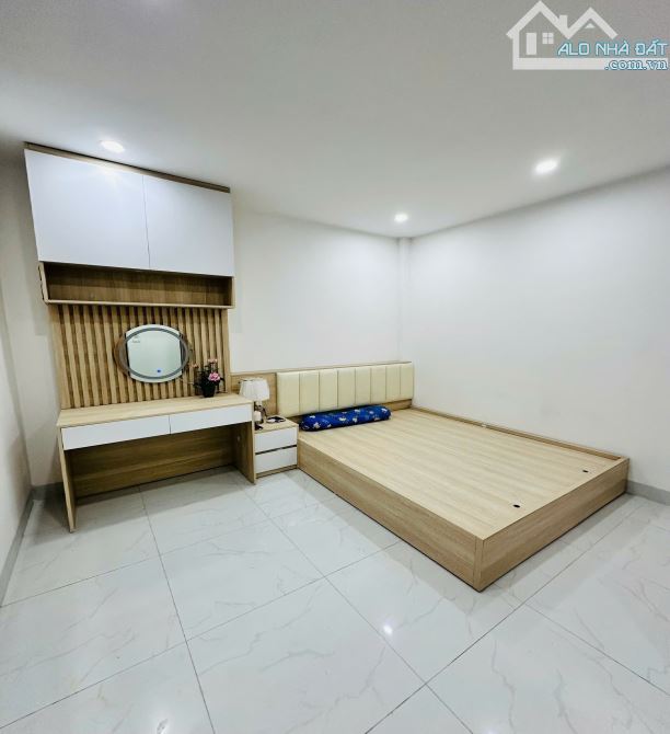 Chủ hạ giá cần bán gấp nhà Cầu Giấy, mặt tiền 6.5m, nội thất chuẩn Âu, giá  7.5 tỷ - 4