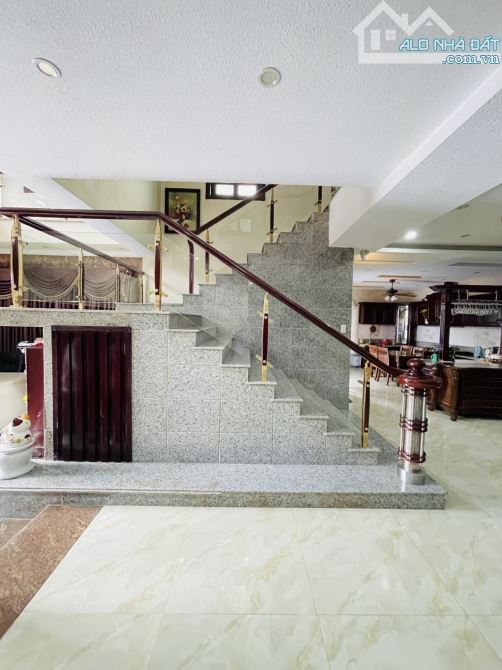 đường Liên Ấp 2-3 bình chánh 300m2 4 tầng giá chỉ 26.x tỷ - 4