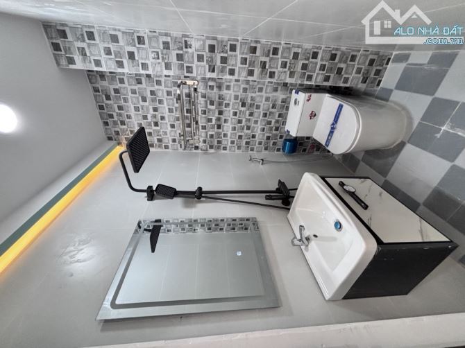 **Nhà đẹp 3 lầu full nội thất, Đào Tông Nguyên – Nhà Bè, xe hơi đậu trước cửa – chỉ 2.9 tỷ - 5