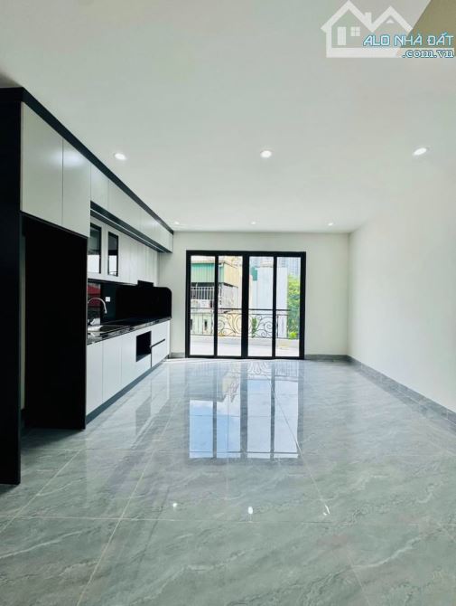 CHÍNH CHỦ PHẠM VĂN ĐỒNG_ CẦU GIẤY- DT 38M2, 6 TẦNG THANG MÁY , MT 4.5M - 40M RA Ô TÔ ĐỖ NG - 5