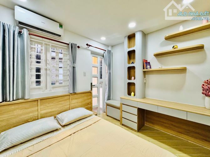 Nhà đẹp Nguyễn Văn Công, 3 tầng, 3 phòng ngủ, chỉ nhỉnh nhẹ 2 tỷ - 5