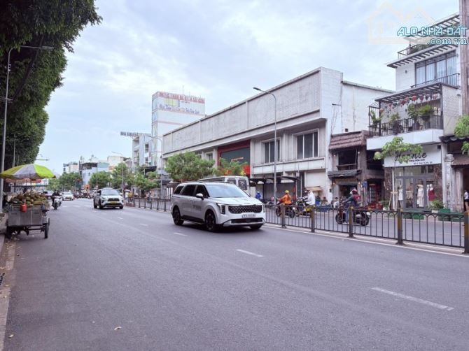Bán gấp nhà mặt tiền đường Lý Thái Tổ, Quận 3 giáp Quận 1-5 tầng có thang máy-Lề đường 7m - 5