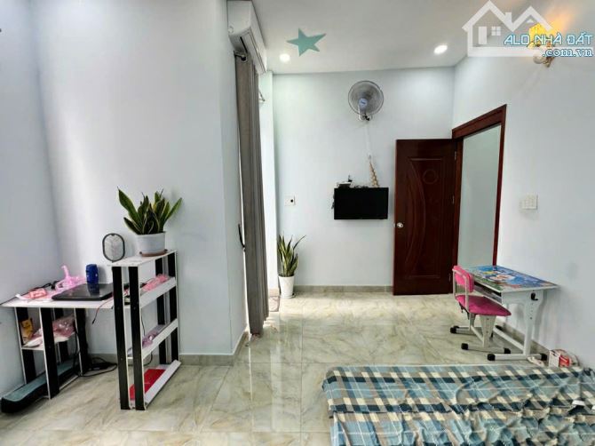 NHÀ 2 TẦNG - HẺM Ô TÔ 6M THÔNG LUỒNG -SỔ VUÔNG 60 M2. - 5