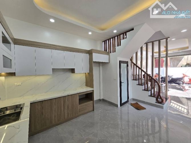 BÁN NHÀ ĐẸP DƯỢC SĨ KIM GIANG - DT 42M - 5 TẦNG - MT 5M - 20M RA ÔTÔ ĐUA NHAU CHỈ 6.35 TỶ - 5
