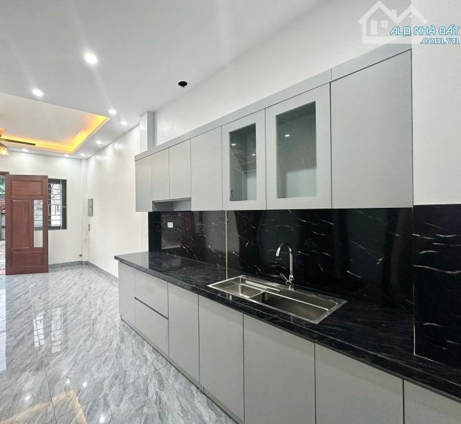 Bán nhà ngõ 521 An Dương Vương - Sổ đỏ  30m2 - 5 tầng mới - MT 4,1m - Oto đỗ - Thang Máy - 5