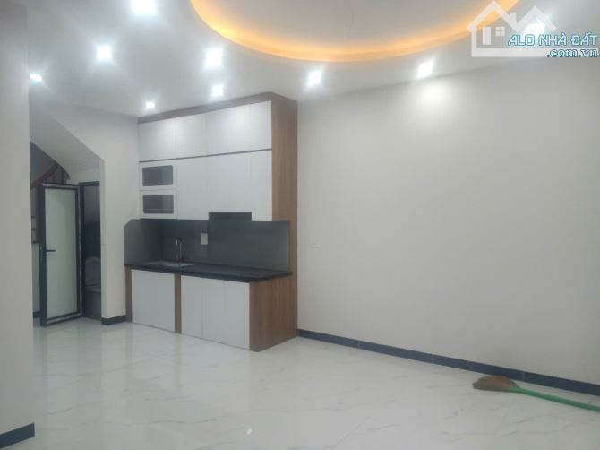 BÁN NHÀ MỚI PHỐ SƠN ĐỒNG  DT 47M2 X 5 TẦNG Ô TÔ VÀO LÔ GÓC  CÓ 6 PHÒNG NGỦ SỔ  D - 5