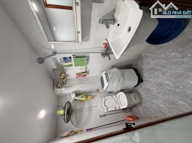NHỈNH 5 TỶ CÓ NGAY NHÀ TT VIỆT HƯNG .2 TẦNG DÂN XÂY 40M -CÁCH 1 NHÀ RA Ô TÔ ĐỖ - 5