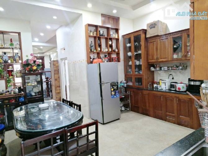 CHÍNH CHỦ GẤP BÁN NHÀ MTKD VIP Q2- ĐƯỜNG 10M 20TỶ 100M2 3 TẦNG - 5