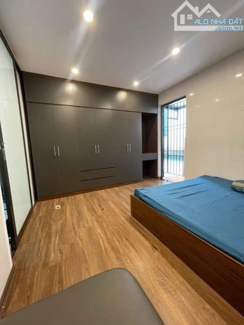 BÁN NHÀ TẬP THỂ HỒNG MAI-LÔ GÓC-ÔTÔ ĐỖ CỬA-DT 80M-2 PN ( CÓ THỂ LÀM 3 PN)-2 VS-TC 4 TỶ - 5