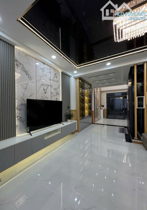 Q7 HOÀNG QUỐC VIỆT 5x12.5M 5 TẦNG 4 PN CÓ THANG MÁY Ô TÔ NGỦ NHÀ 12.xT - 5