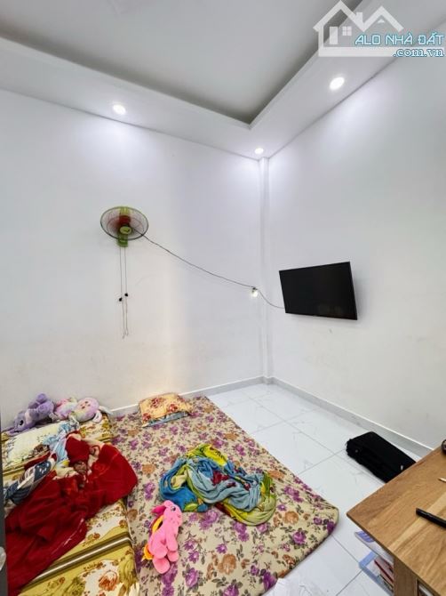 NGANG LỚN 4.5M - NHÀ 2 TẦNG MỚI ĐẸP Ở NGAY - GẦN CHỢ BÌNH LONG - GIÁP TÂN PHÚ - 42M2 - 5