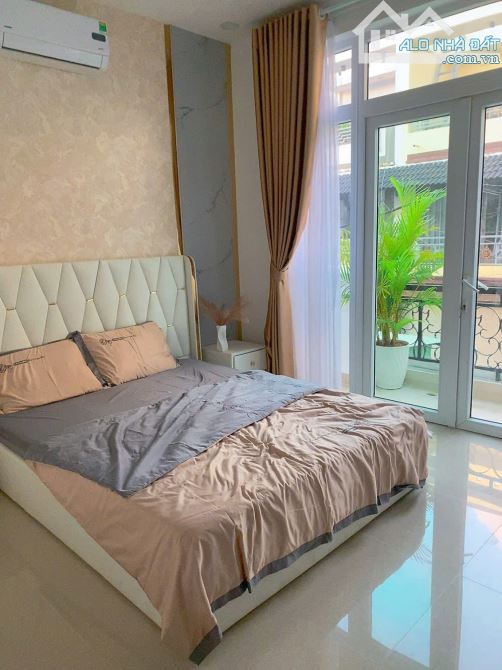 BÁN NHÀ HIẾM MỚI XÂY  ĐƯỜNG THẠNH LỘC 13 QUẬN 12 DIỆN TÍCH 60M2  GIÁ CHƯA TỚI 5 TỶ8 - 4