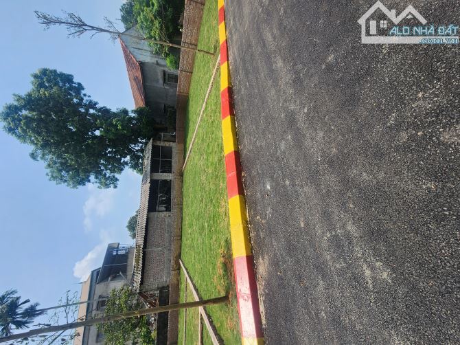 Cần tiền bán gấp lô đất trung tâm xã Cổ Đông, Đoài Phương. Lô đất MT rộng 7.5m có 100m2 - 5