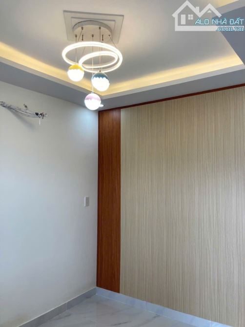 BÁN NHÀ 2 TẦNG ĐẸP - MẶT TIỀN RỘNG 8M - TÔN ĐẢN - 5