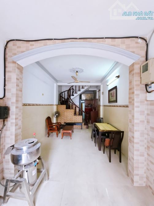 BÁn Nhà Hẻm Ô Tô sát nhà, Đất Thánh P6 Tân Bình Giáp Q.10,40m2,3 tầng chỉ Nhỉnh 5 tỷ - 6