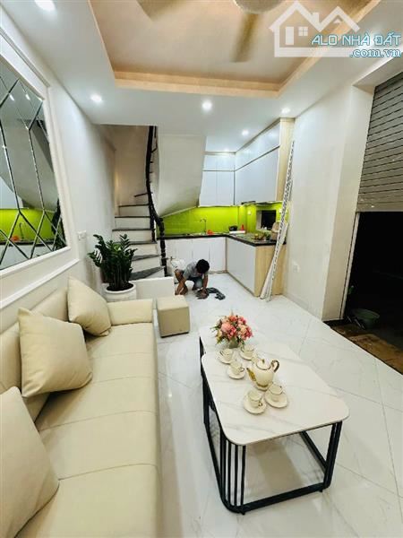 HOT HOT Căn #Cầu_Giấy mới kính kong mà chỉ quanh 7 tỷ, 35m2 5 tầng mặt tiền rộng bao la - 6