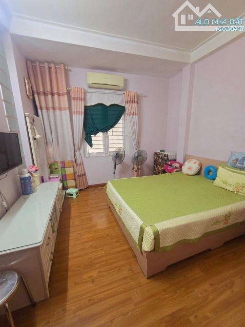 Bán nhà Phan Kế Bính, 2p ra phố, nhà mới, 2 thoáng, 40m2*5T, giá 7.3 tỷ, 4 ngủ - 6