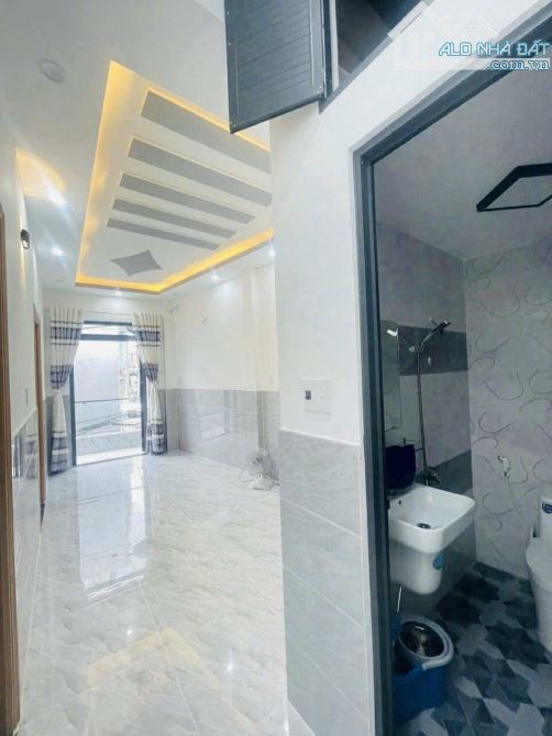 NHÀ LÔ GÓC HIẾM – HOÀI THANH, Q8 – NGANG GẦN 6M NỞ HẬU CỰC 3PN – 2WC – BAN CÔNG – GIÁ 4.5T - 6