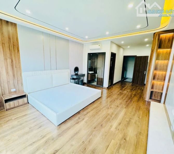 View KĐT Khai Sơn - Phố Ngọc Thụy, Nhà đẹp Thang Máy 6Tầng - VF9 Quay đầu, Giá Đầu Tư F1 - 6