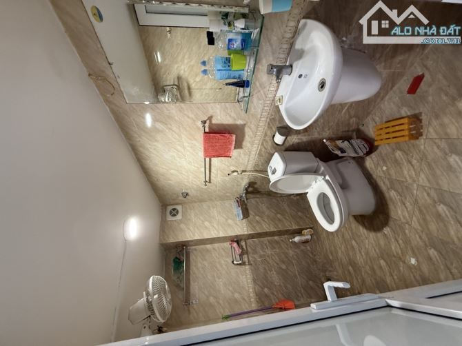 NHỈNH 5 TỶ CÓ NGAY NHÀ TT VIỆT HƯNG .2 TẦNG DÂN XÂY 40M -CÁCH 1 NHÀ RA Ô TÔ ĐỖ - 6