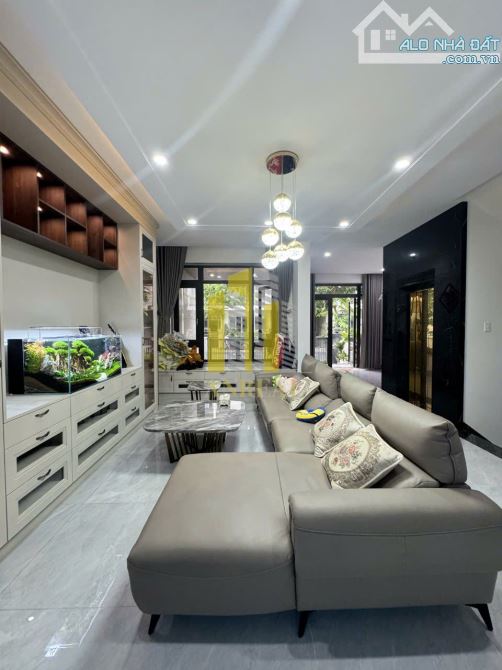 NHÀ ĐẦY ĐỦ NỘI THẤT 5 PHÒNG GIÁ 65 TRIỆU - HẦM 3 LẦU - 6