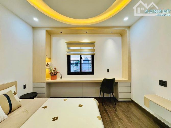 Chính chủ bán nhà 56m2 xây 5 lầu Đoàn Như Hải,Q4 giá 4tỷ350.Gần Cầu Khánh Hội.Hẻm 7m - 6