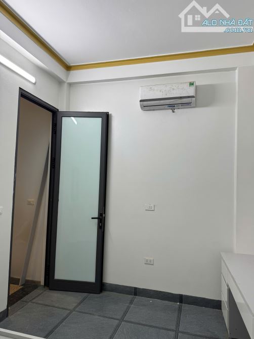 TÂY HÀ NỘI/ DI TRẠCH: NHÀ 5 TẦNG MỚI - 2 Ô TÔ TẢI TRÁNH NHAU - 6