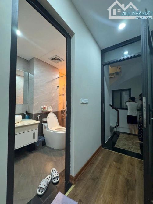 BÁN NHÀ ĐƯỜNG CẦU GIẤY – 32M² – 5 TẦNG – 3 NGỦ – FULL NỘI THẤT – GIÁ 7.5 TỶ – NGÕ THÔNG - 6