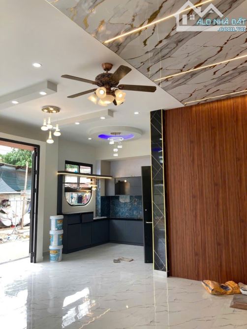 BÁN NHÀ 2 TẦNG ĐẸP - MẶT TIỀN RỘNG 8M - TÔN ĐẢN - 6