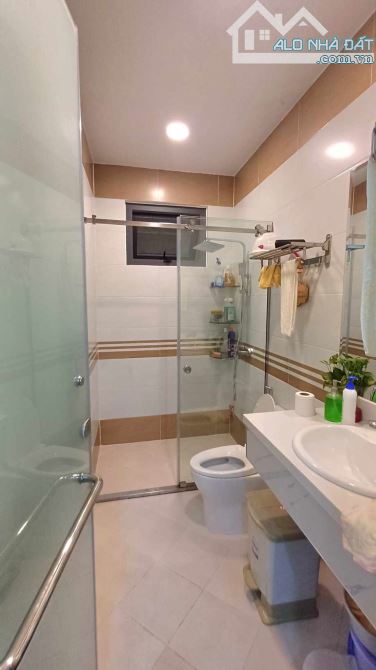GÂP BÁN GIẢM SỐC 1.8 TỶ  💥 SIÊU PHẨM - PHÚ NHUẬN - 50M2 VUÔNG A4 - 5 TẦNG MỚI Ở NGAY - 6