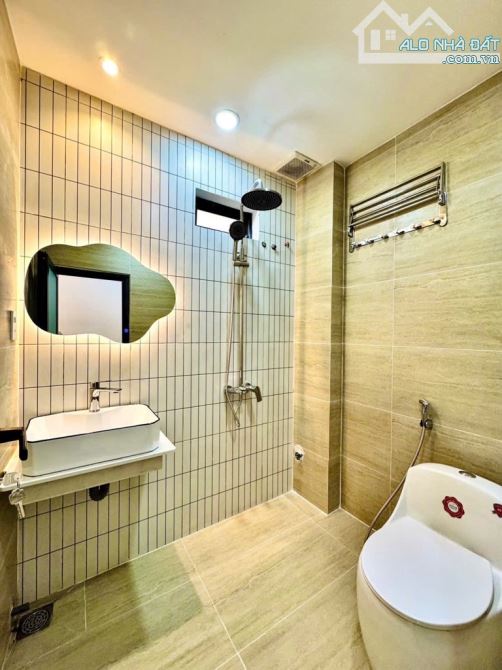 PHAN XÍCH LONG - 52M2 - HẺM 6M - NHÀ 4 TẦNG - 4PN - SỔ ĐẸP VUÔNG VỨC - CHỈ NHỈNH 8 TỶ - 6