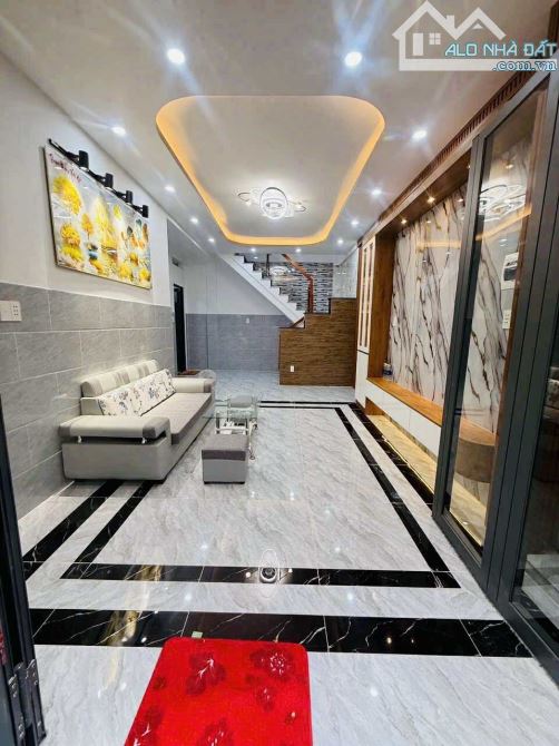 NHÀ LÔ GÓC HIẾM – HOÀI THANH, Q8 – NGANG GẦN 6M NỞ HẬU CỰC 3PN – 2WC – BAN CÔNG – GIÁ 4.5T - 7