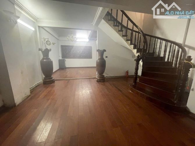Cho thuê nhà ngõ 61 Phạm Tuấn Tài dt 80mx 4 tầng, 5 PN, ô tô đỗ cửa - 7
