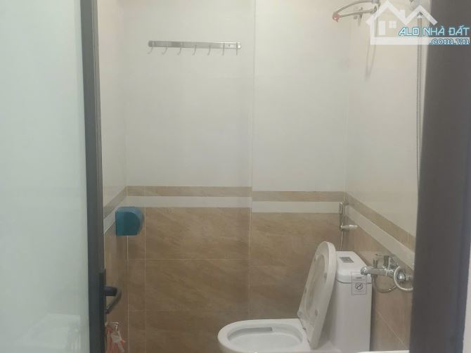 BÁN NHÀ MỚI PHỐ SƠN ĐỒNG  DT 47M2 X 5 TẦNG Ô TÔ VÀO LÔ GÓC  CÓ 6 PHÒNG NGỦ SỔ  D - 7