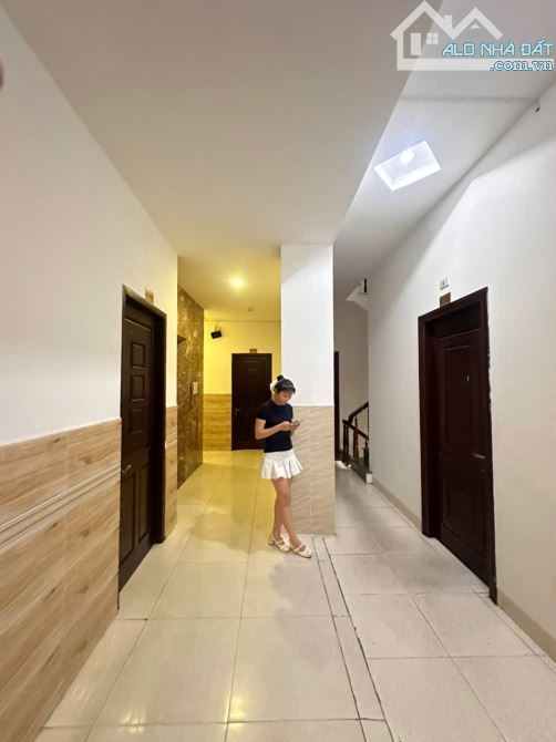 Bán Khách Sạn 6 Tầng - Căn góc Mặt Đường Lý Nam Đế rộng 20M - 7
