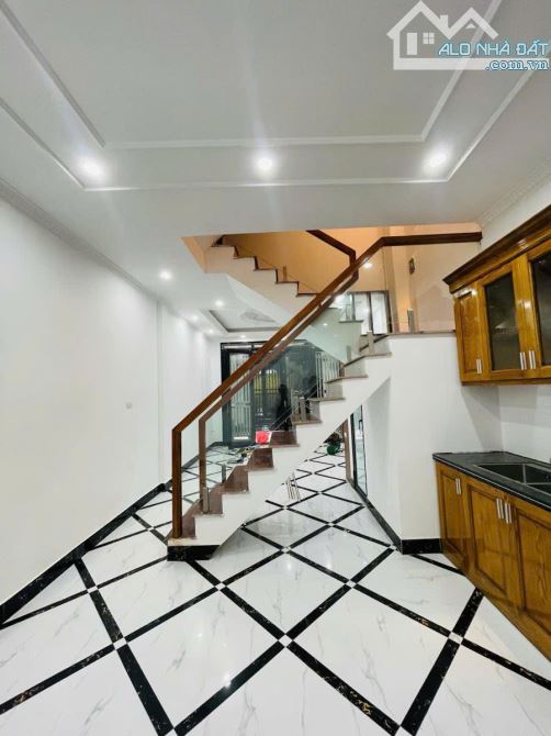BÁN NHÀ GIẢI PHÓNG, Ô TÔ ĐỖ CỬA, FULL NỘI THẤT Ở LUÔN, 45M2X 5T GIÁ CHỈ 10,2 TỶ - 7