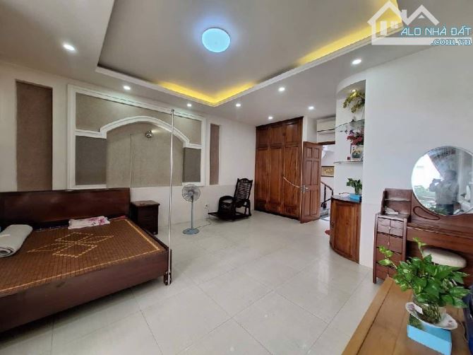 CHÍNH CHỦ GẤP BÁN NHÀ MTKD VIP Q2- ĐƯỜNG 10M 20TỶ 100M2 3 TẦNG - 7