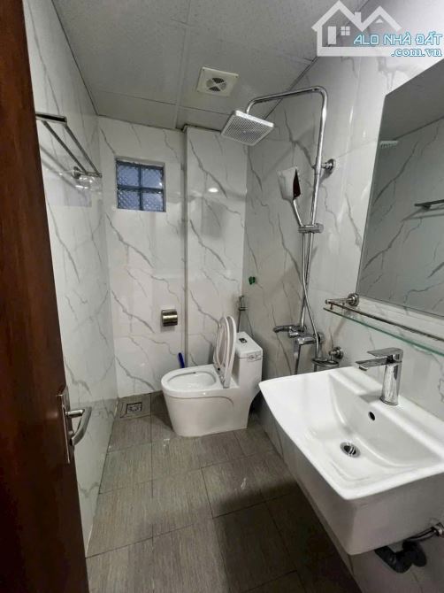 BÁN NHÀ ĐƯỜNG CẦU GIẤY – 32M² – 5 TẦNG – 3 NGỦ – FULL NỘI THẤT – GIÁ 7.5 TỶ – NGÕ THÔNG - 7