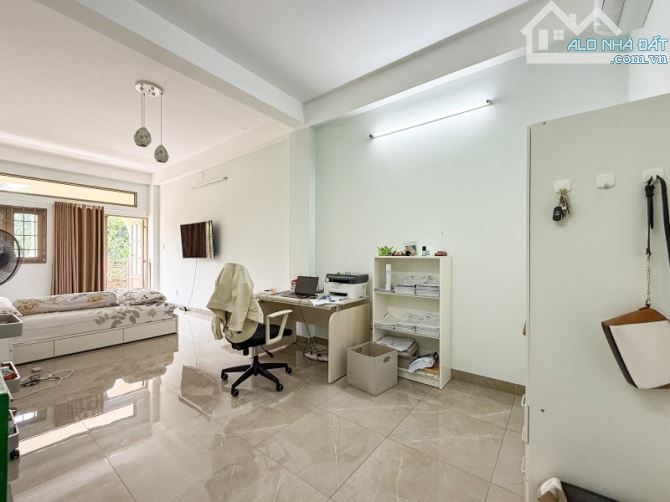 Bán gấp nhà mặt tiền đường Lý Thái Tổ, Quận 3 giáp Quận 1-5 tầng có thang máy-Lề đường 7m - 8