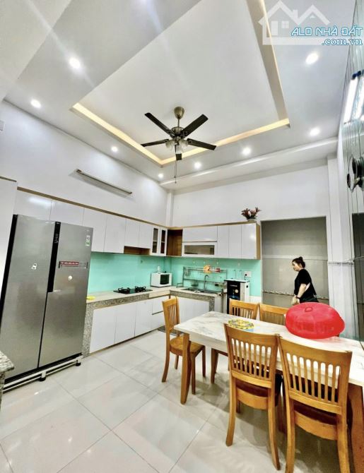 BÁN GẤP NHÀ DƯƠNG TƯ GIANG, QUẬN 5. GIÁ 5TỶ310/ 68,8M2(4,3x16M). ĐANG CHO THUÊ 24TRIỆU/TH - 8