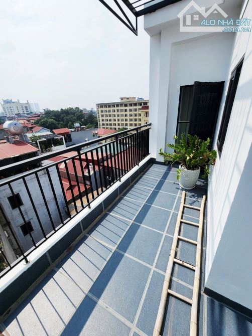 6 tầng thang máy xây mới Nguyễn Văn Cừ, 20m ra Phố, 45m2 sổ x mtiền 8m,full đồ.Giá 11.6 tỷ - 8
