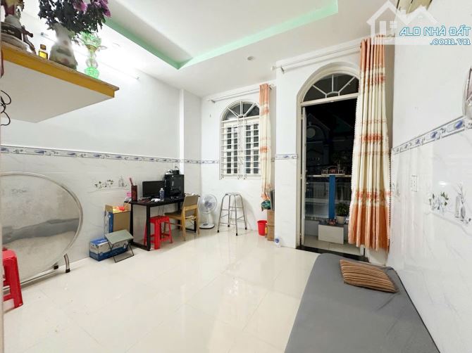 Huỳnh Tấn Phát sát vách Q7 - Nhà 2 tầng 3PN - 4x16 - hẻm 6m - nhỉnh 4 tỷ - 8