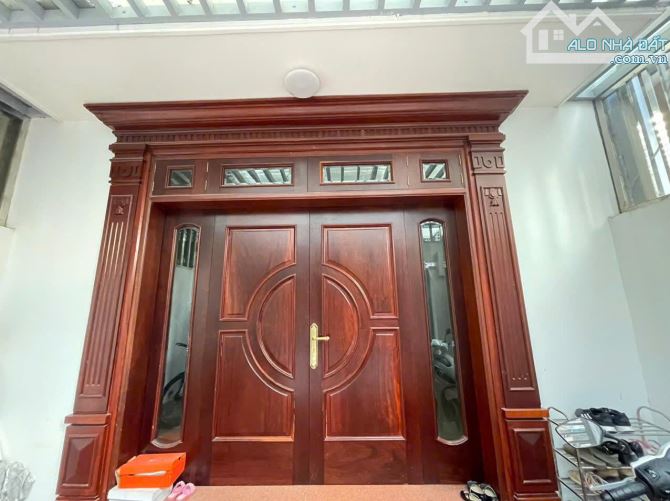 Cho thuê nhà ngõ 61 Phạm Tuấn Tài dt 80mx 4 tầng, 5 PN, ô tô đỗ cửa - 8