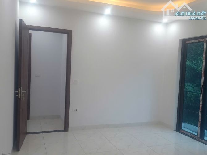 BÁN NHÀ MỚI PHỐ SƠN ĐỒNG  DT 47M2 X 5 TẦNG Ô TÔ VÀO LÔ GÓC  CÓ 6 PHÒNG NGỦ SỔ  D - 8
