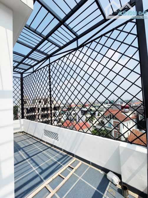 6 tầng thang máy xây mới Nguyễn Văn Cừ, 20m ra Phố, 45m2 sổ x mtiền 8m,full đồ.Giá 11.6 tỷ - 9