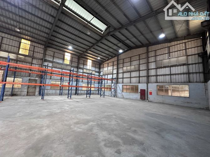 Cho thuê kho KCN Đài Tư 650m2.