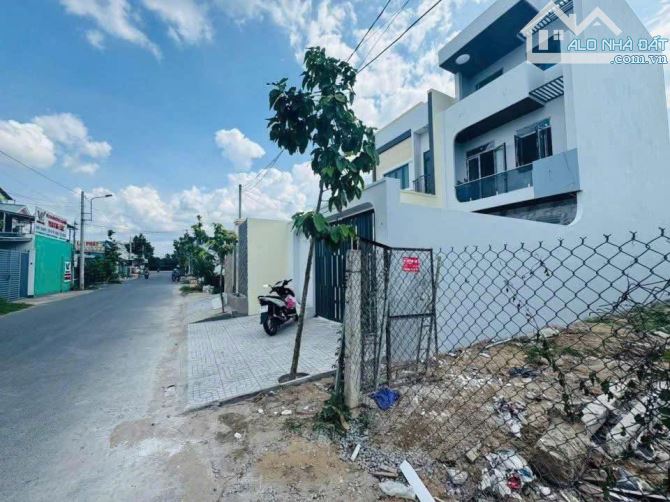 Nhà mặt tiền huyện lộ 95 gần siêu thị Big C Go, Tp Mỹ Tho Tiền Giang